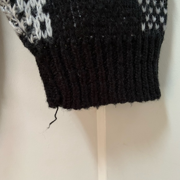 Arielle Graphic B&W Vintage 80s Knit Sweater - Picture 6 of 10